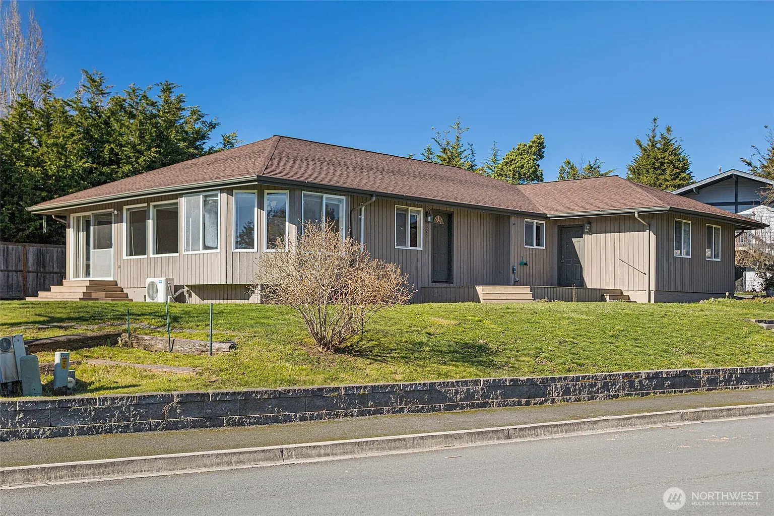 525 Alder Court photo 1