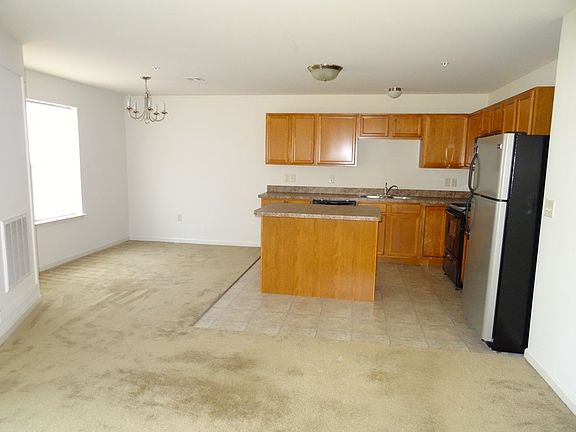 Kitchen & Dining Area
