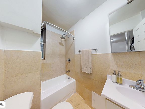 4th image of 159 E 92nd St
