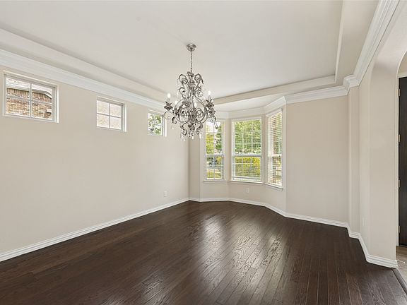 5th image of 12571 Valley Spring Dr
