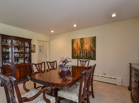 5th image of 725 Thomas Ct