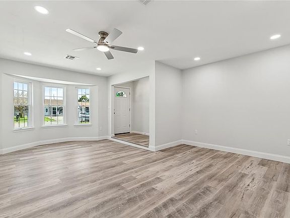 2nd image of 113 Julia Dr