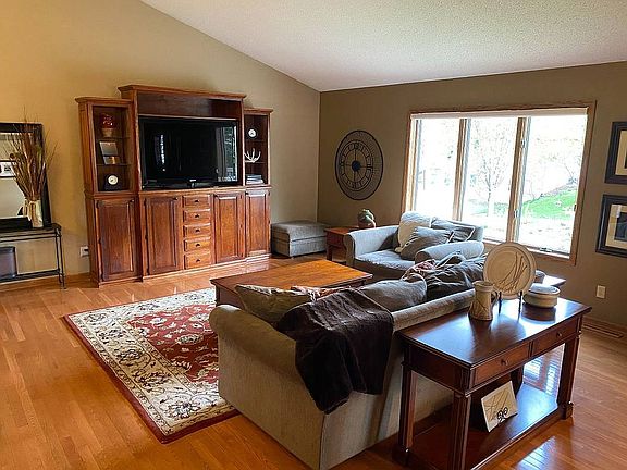 2nd image of 812 Meadow View Dr