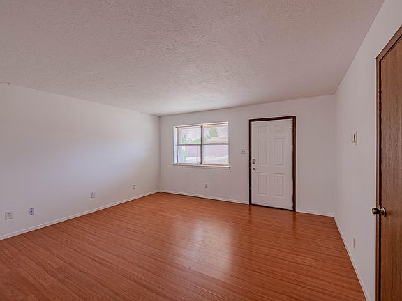 2nd image of 337 Los Pinos Rd