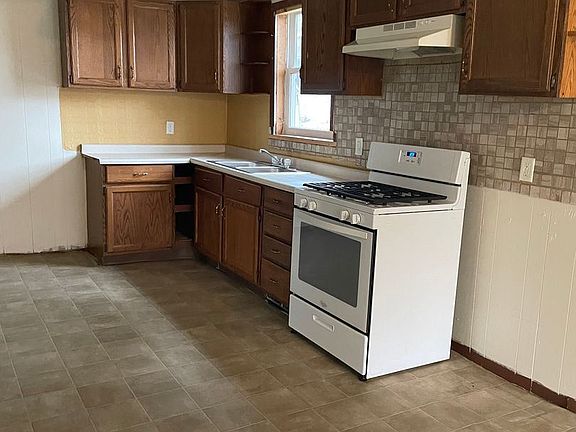 3rd image of 942 W Macarthur Ave