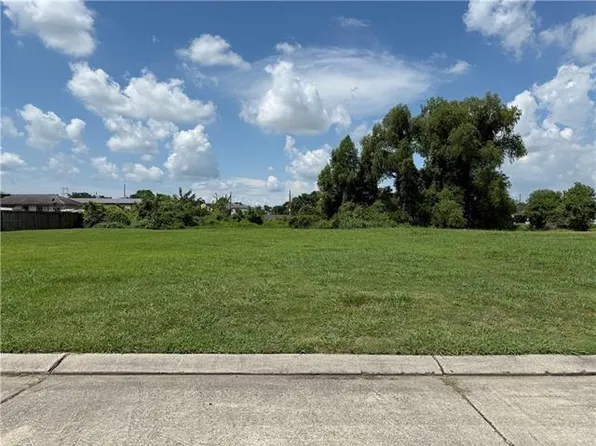 20 Mary Ann Pl, Gretna, LA 70053