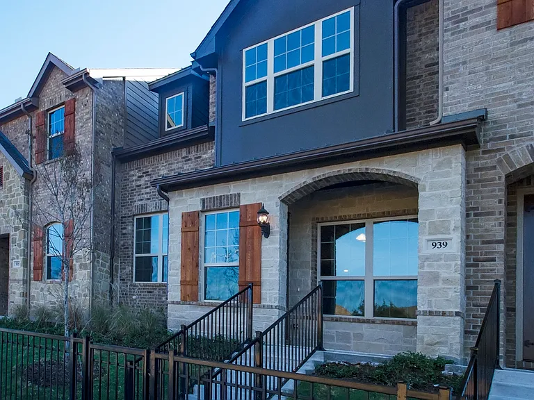 939 Whitehall Dr — Photo 10