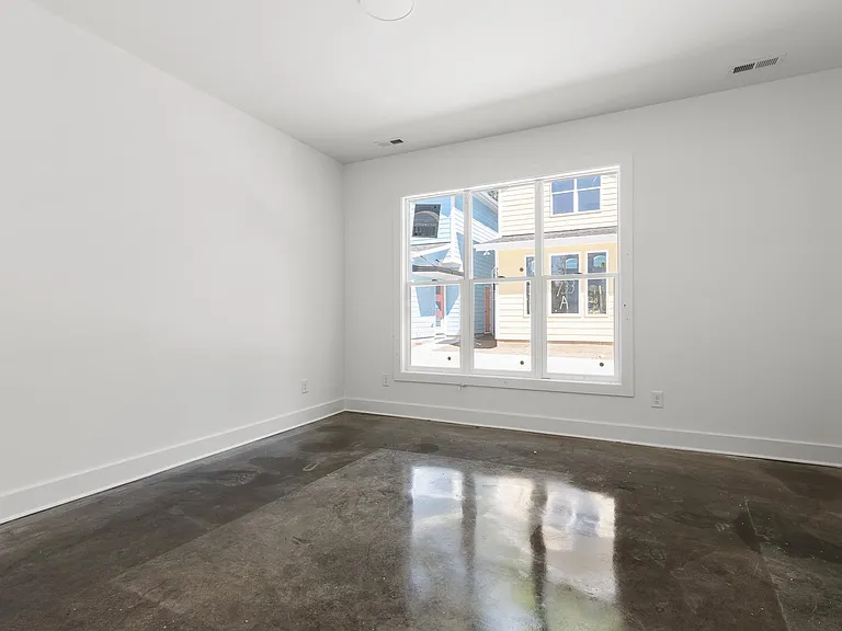 737 Hopkins St — Photo 14