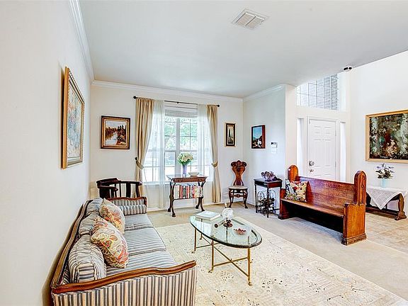 5th image of 4415 Carlton Dr