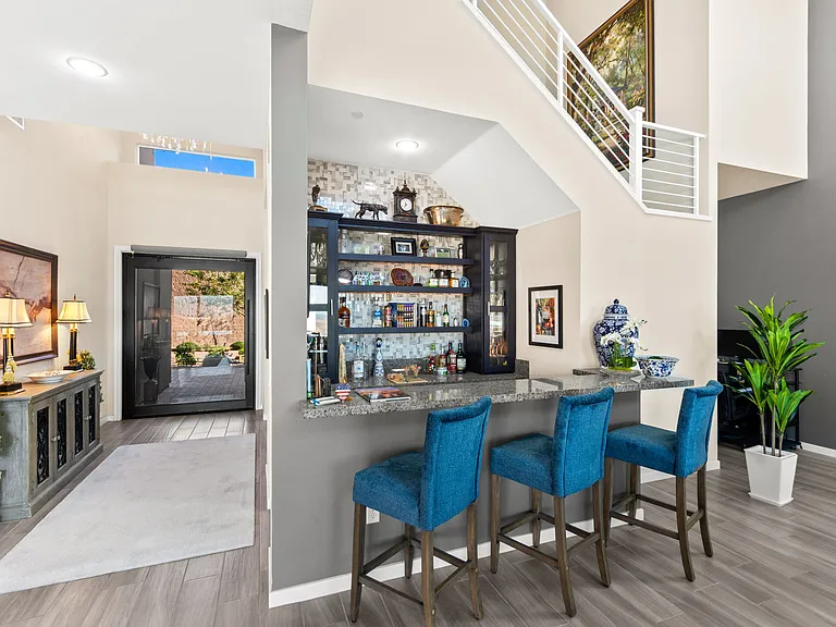 55 Vista Outlook St — Photo 2