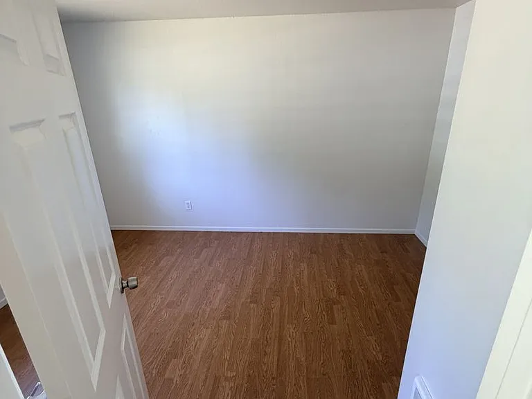 2518 Borst Ave — Photo 3