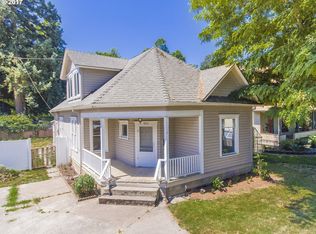 662 W Hayes St, Woodburn, OR 97071