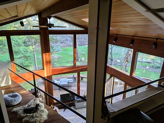 2nd image of 39 Hillcrest Dr