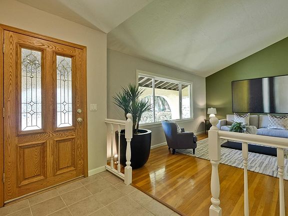 4th image of 743 Bamboo Dr