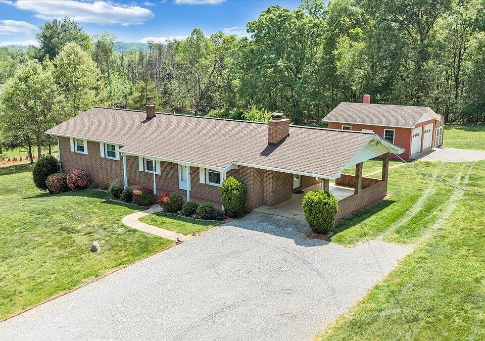 1st image of 935 Bonbrook Mill Rd