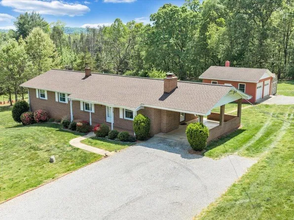 935 Bonbrook Mill Rd, Rocky Mount, VA 24151