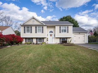3276 Creekside Cir, Walworth, NY 14568