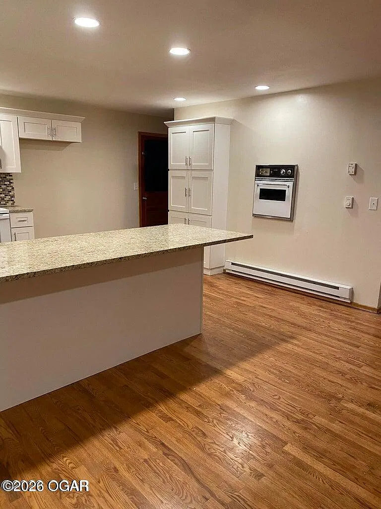 4 bed, 2.0 bath, 2576 sqft, $1,600 — Photo 4