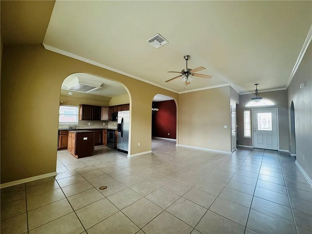 4 bed, 2.0 bath, 2012 sqft, $2,600 — Photo 2