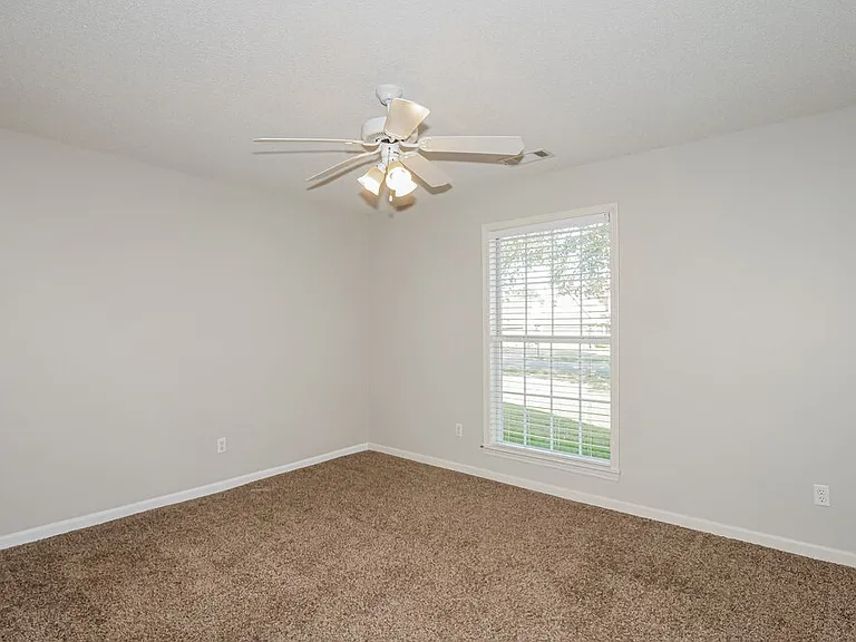 5041 Thornebrook Cv — Photo 13