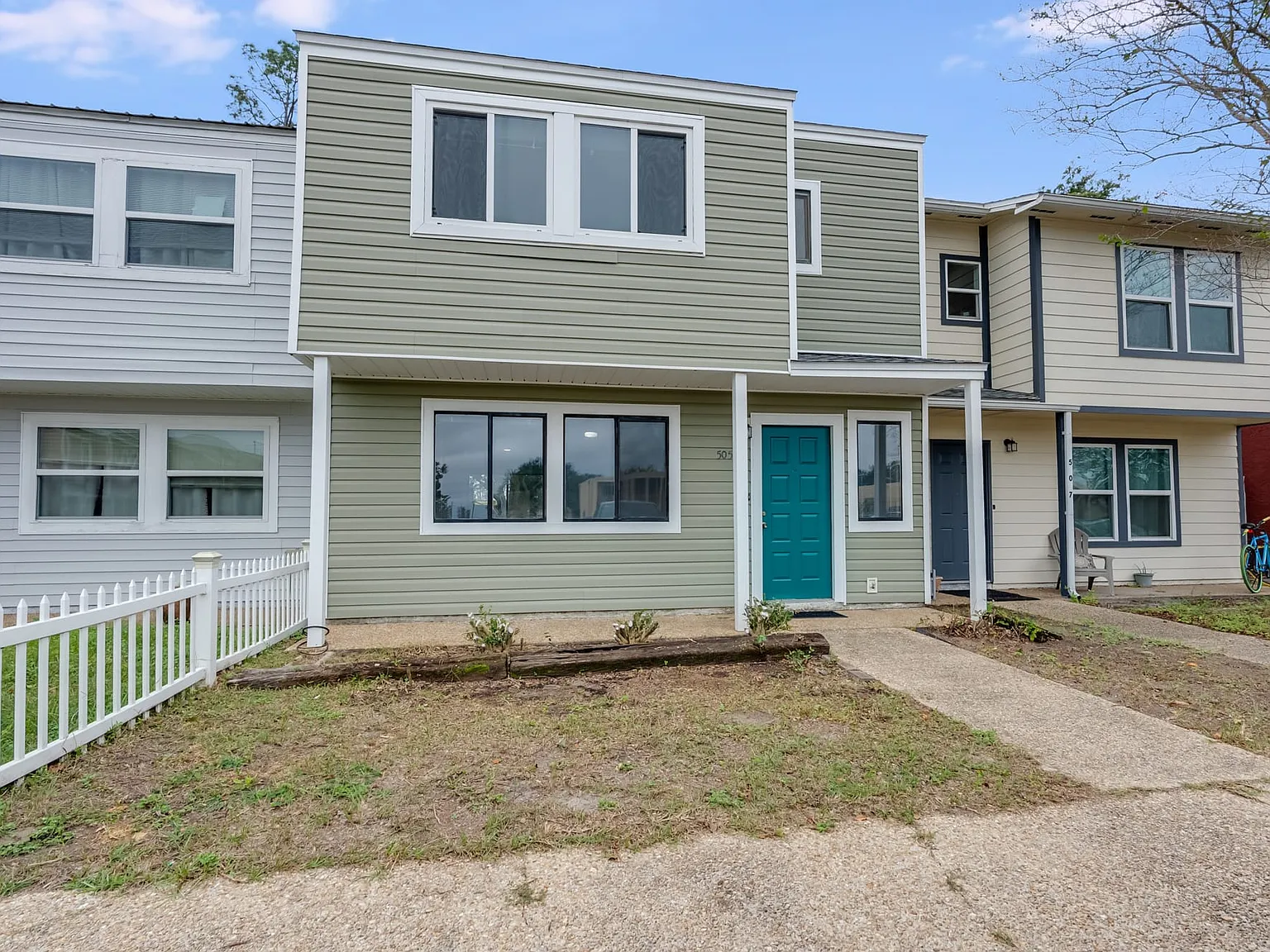 3 bed, 2.5 bath, 1401 sqft, $1,800 — Photo 3