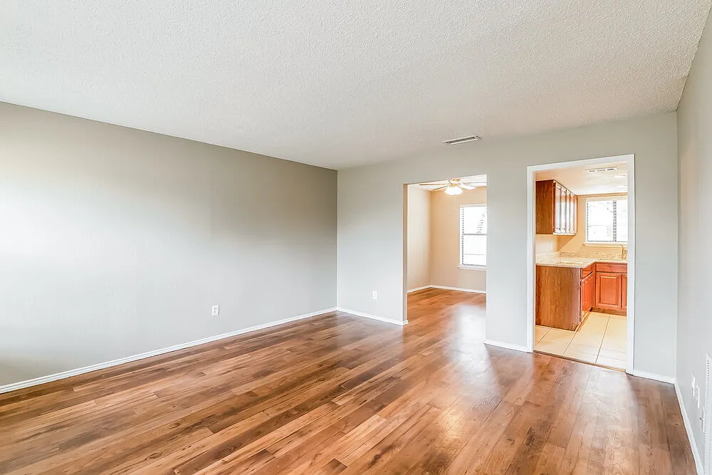 3 bed, 2.5 bath, 1400 sqft, $1,910 — Photo 4