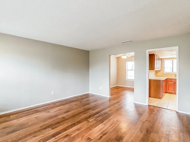 1513 Longshadow Ln — Photo 4