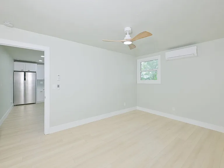 1161 Howard St — Photo 11