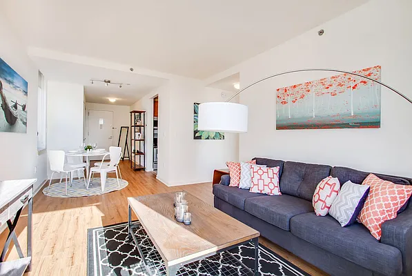 Rented by Compass | media 50