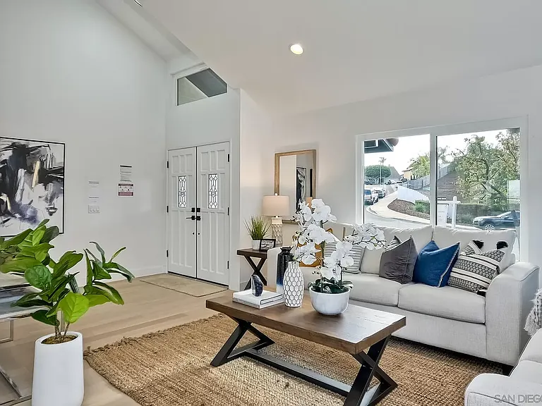 2722 La Golondrina St — Photo 1