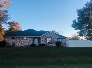 302 South St, Crane, MO 65633