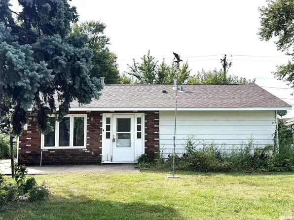 2409 W 67th St, Davenport, IA 52806