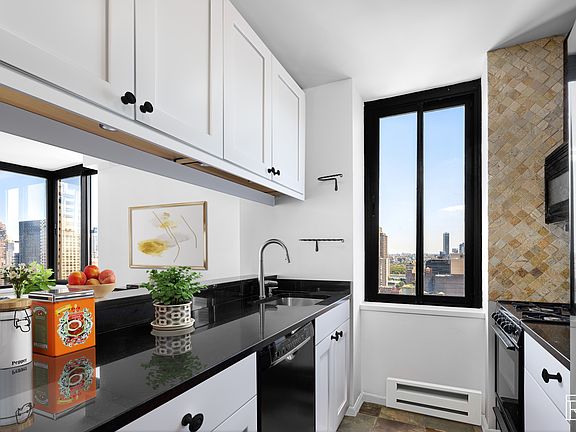 4th image of 300 E 62nd St APT 2404