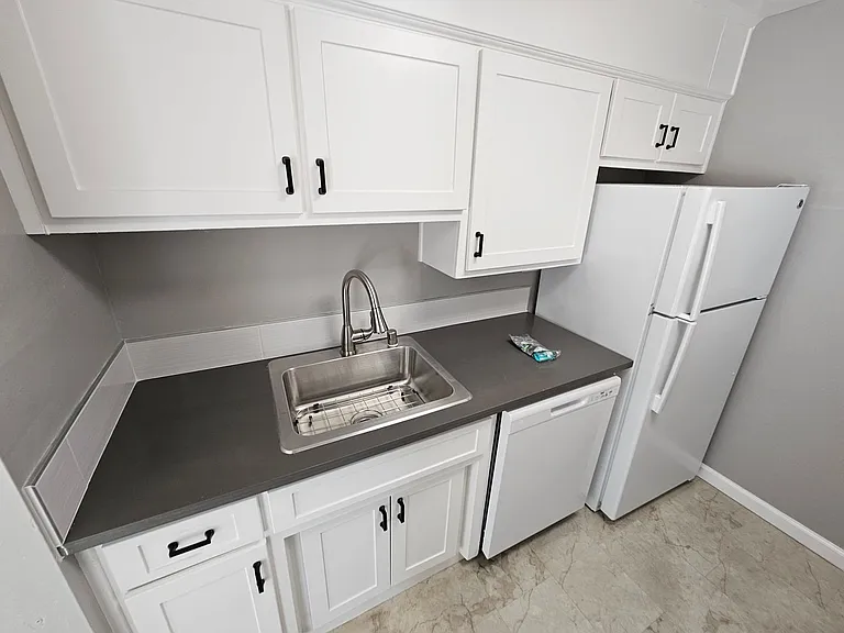 Providence House Apartments — Photo 19