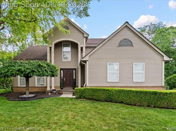4630 Commerce Woods Dr, Commerce Township, MI 48382