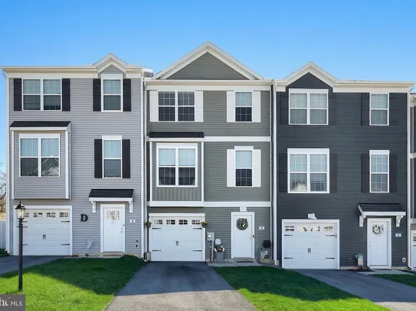 56 Coop Ln, Hanover, PA 17331