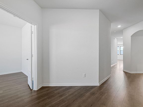 4th image of 245 Virginia Ct