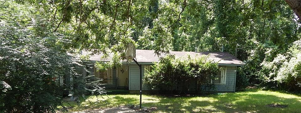 2nd image of 415 Robbins Dr