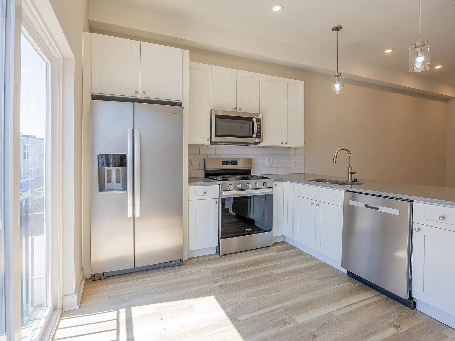 3 bed, $2,450 — Photo 2