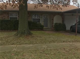 604 W Carson Dr, Mustang, OK 73064