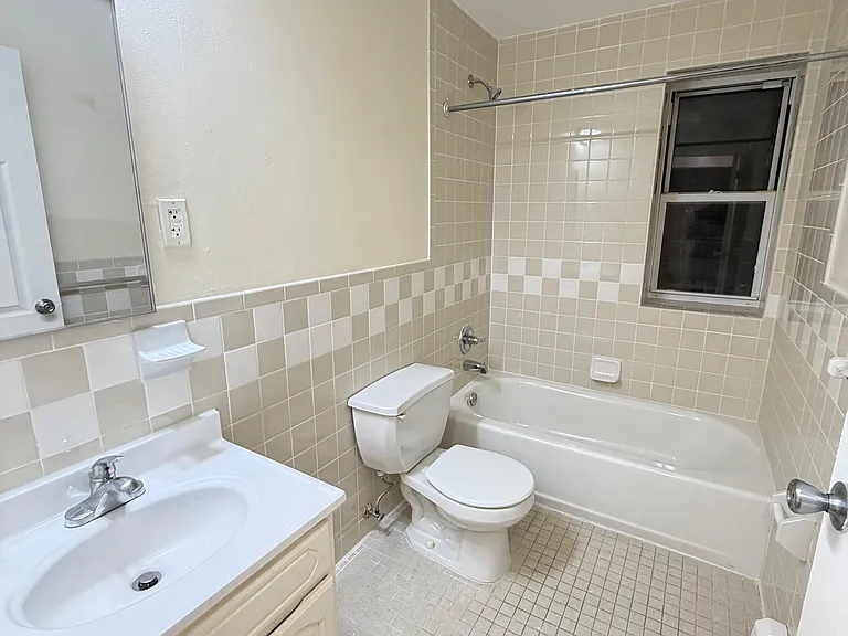 747 Essex St #3 — Photo 6