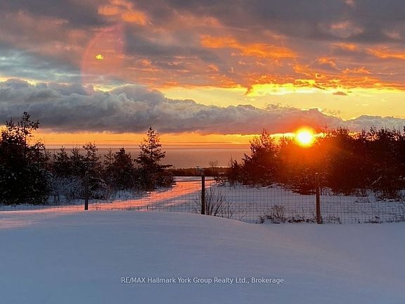 3rd image of 125 Mountain Rd