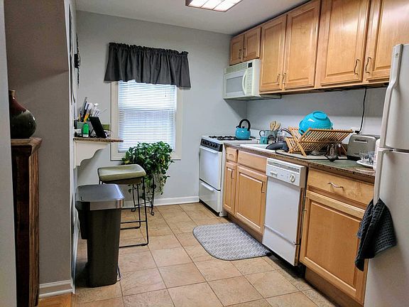Kitchen (now has new appliances)