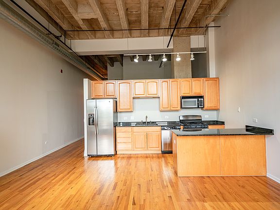 3rd image of 1645 W Ogden Ave Unit 428