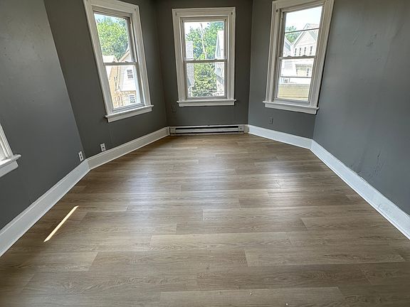 4th image of 37 Silver St APT 3