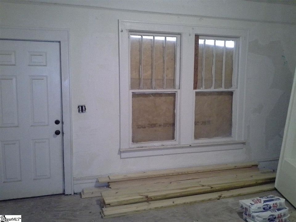 1st image of 104 Scruggs Ave