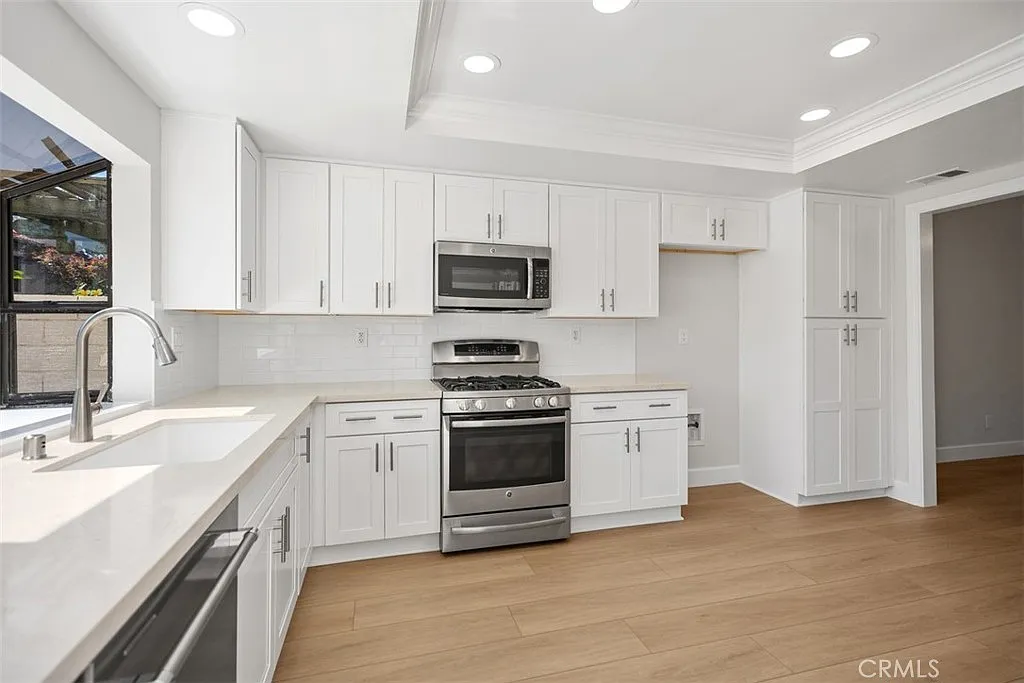 4 bed, 1883 sqft, $4,900 — Photo 4