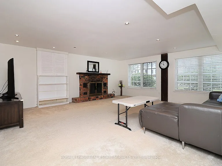 222 Alscot Cres — Photo 15
