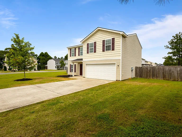 761 Riverside Dr NW — Photo 3