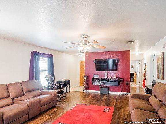3rd image of 2718 Candleridge Dr